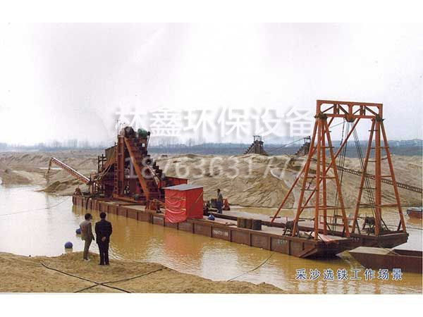 采沙选铁工作场景.jpg
